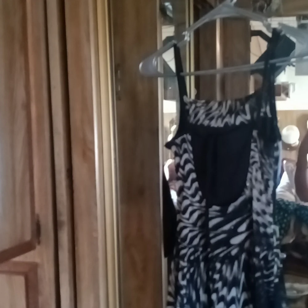 Dress - Picture 2 of 2